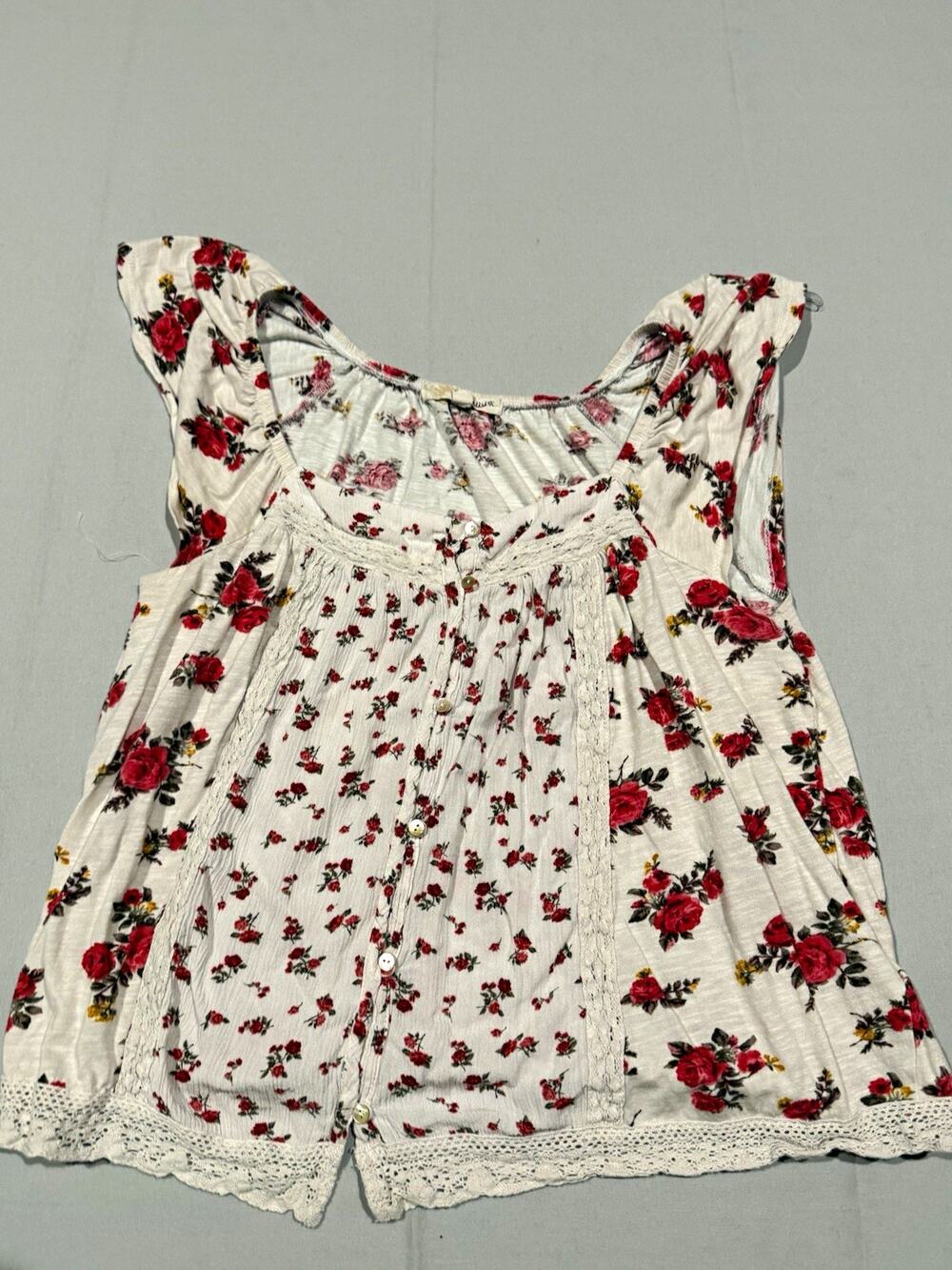 Rewind Women’s Floral Button Front Lace Trim Sleeveless Scoop Neck Blouse L